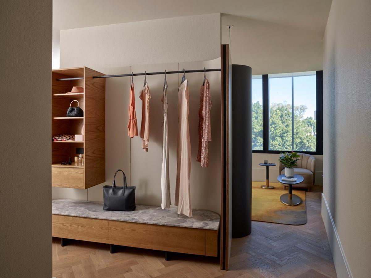 Hotel Crystalbrook Kingsley Newcastle Exterior foto A walk-in wardrobe