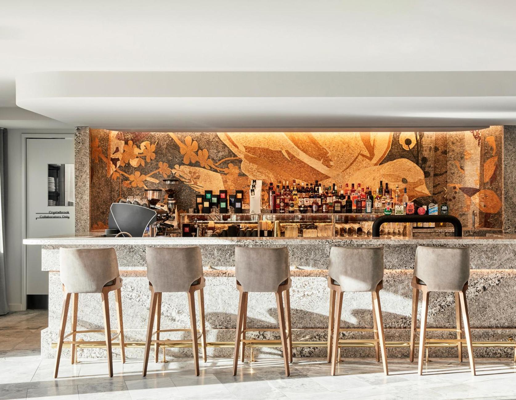 Hotel Crystalbrook Kingsley Newcastle Exterior foto The bar at the 100 East 53rd Street building